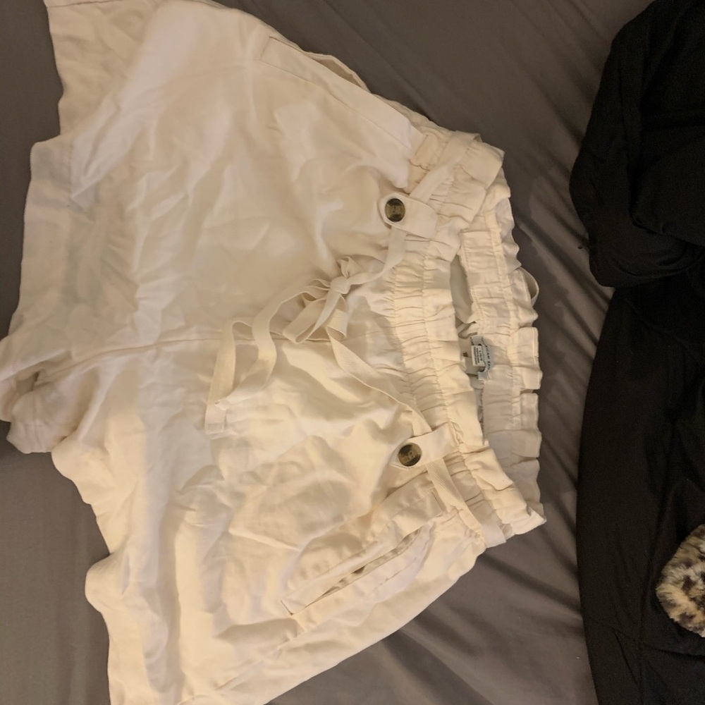 flowy off-white shorts w button and tie
